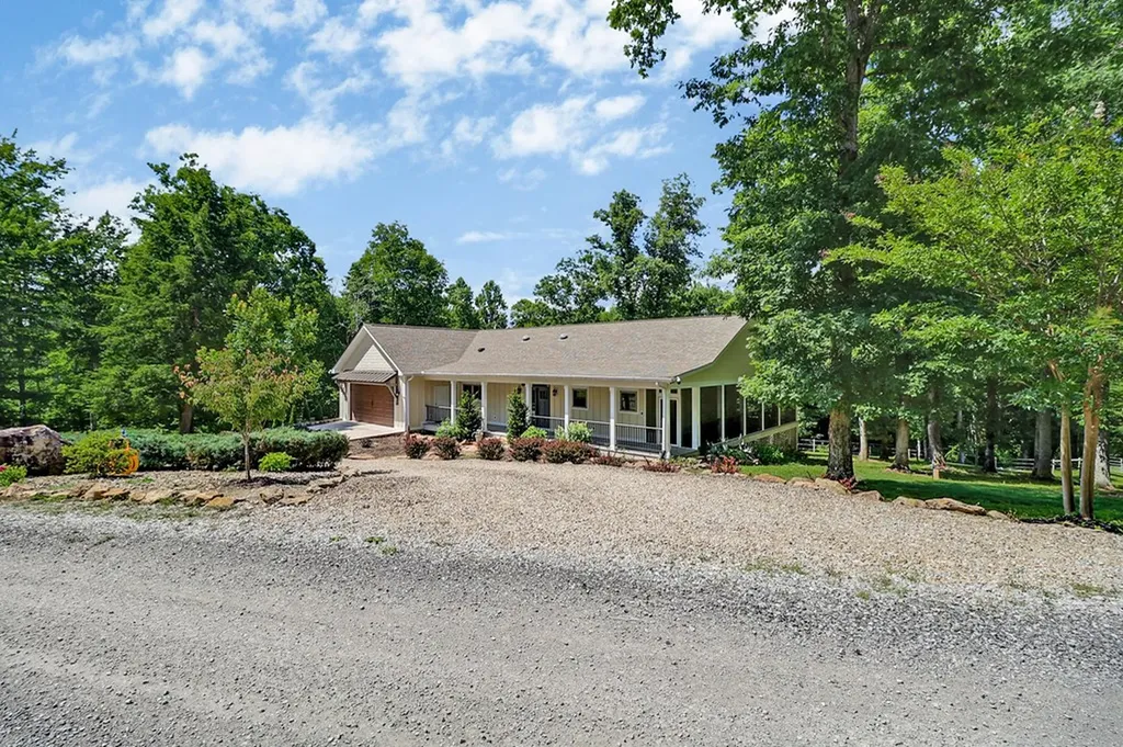 292 Crouch Branch Road Allardt TN 38504