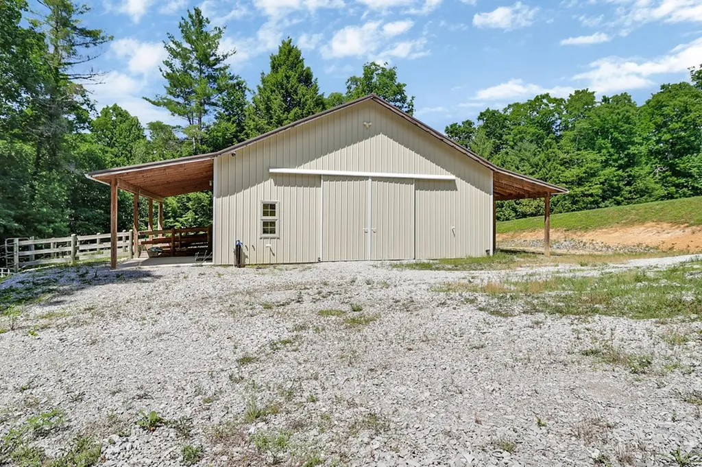 292 Crouch Branch Road Allardt TN 38504