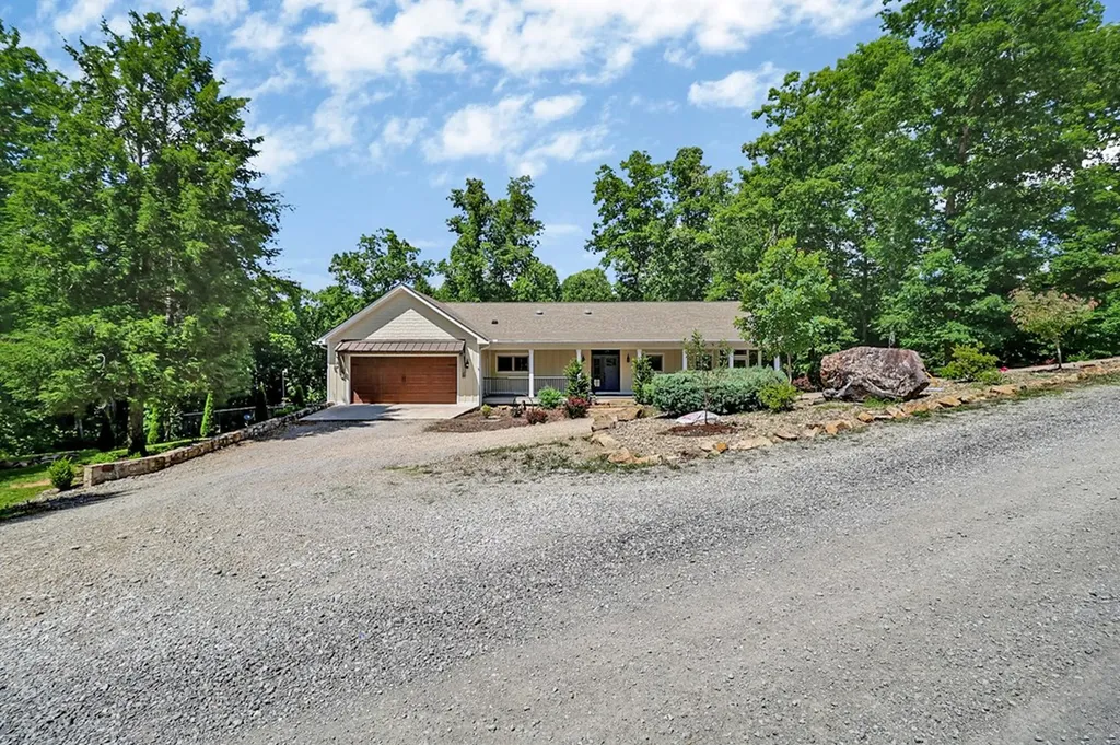 292 Crouch Branch Road Allardt TN 38504