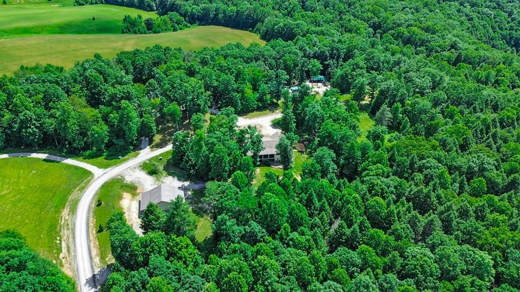 292 Crouch Branch Road Allardt TN 38504