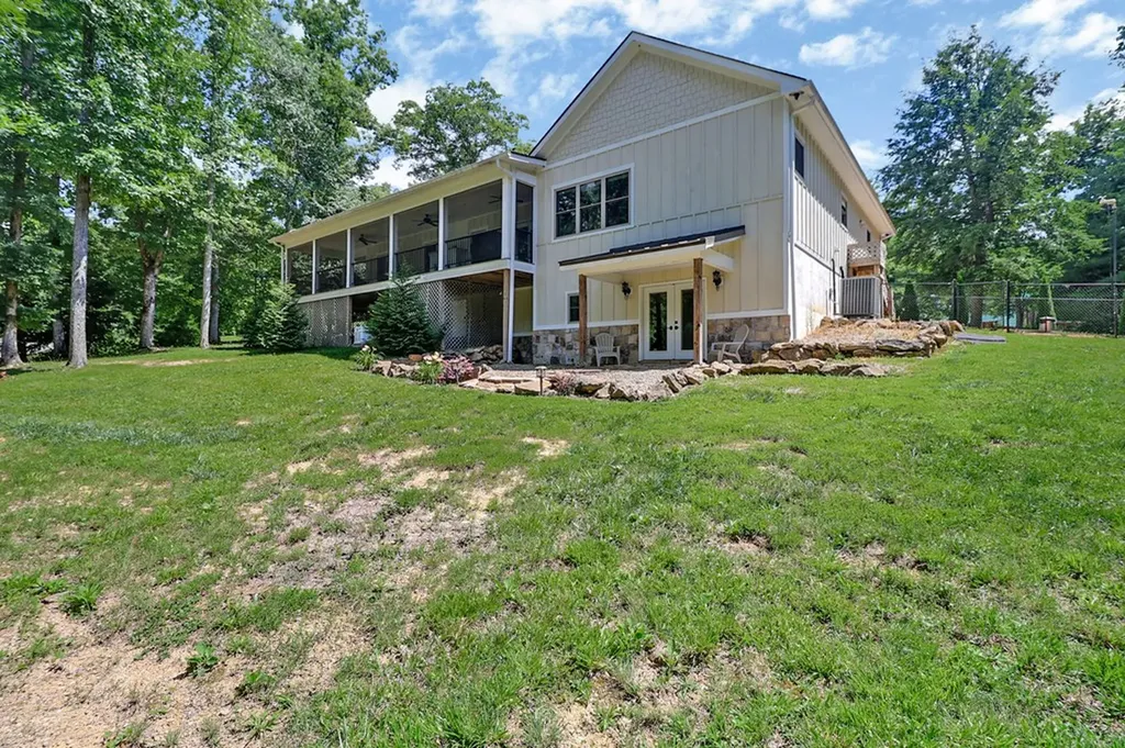 292 Crouch Branch Road Allardt TN 38504