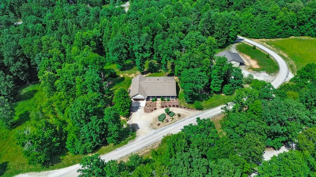 292 Crouch Branch Road Allardt TN 38504