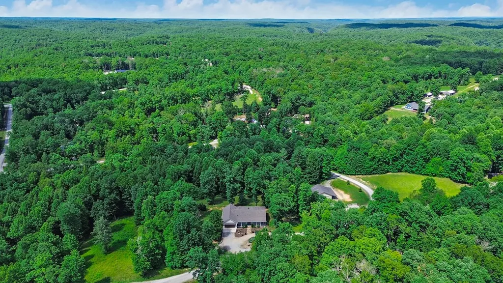 292 Crouch Branch Road Allardt TN 38504