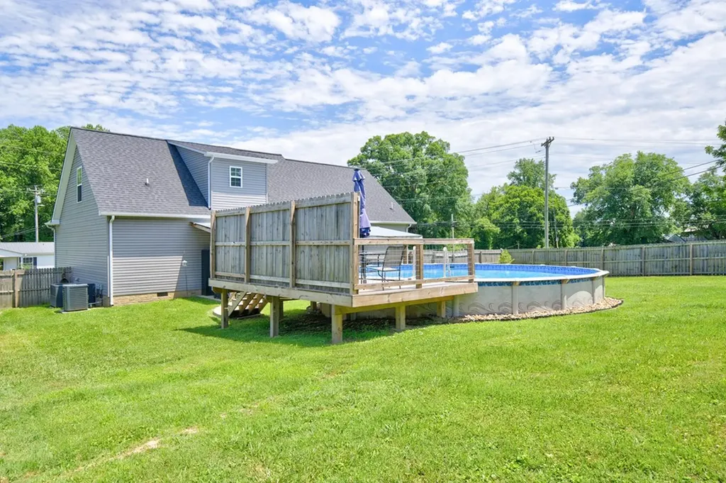 225 Peach Street Baxter TN 38544