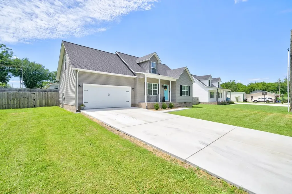 225 Peach Street Baxter TN 38544