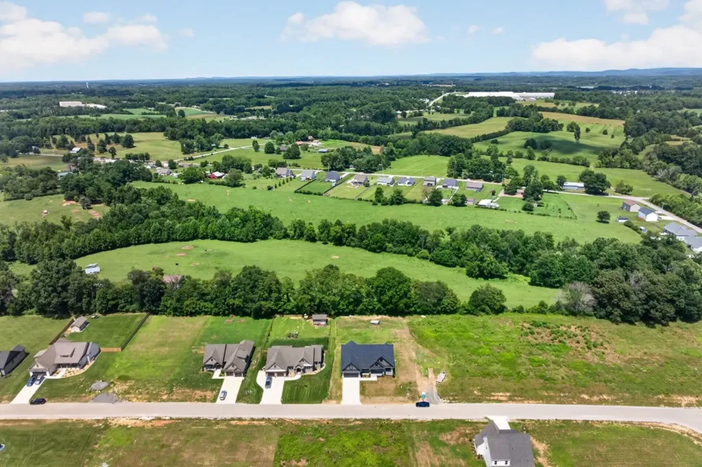 7003 Honeysuckle Trail Baxter TN 38544