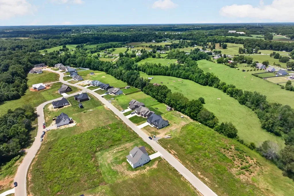 7003 Honeysuckle Trail Baxter TN 38544