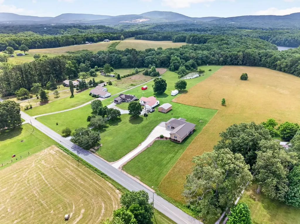 1432 Sawmill Road Crossville TN 38555