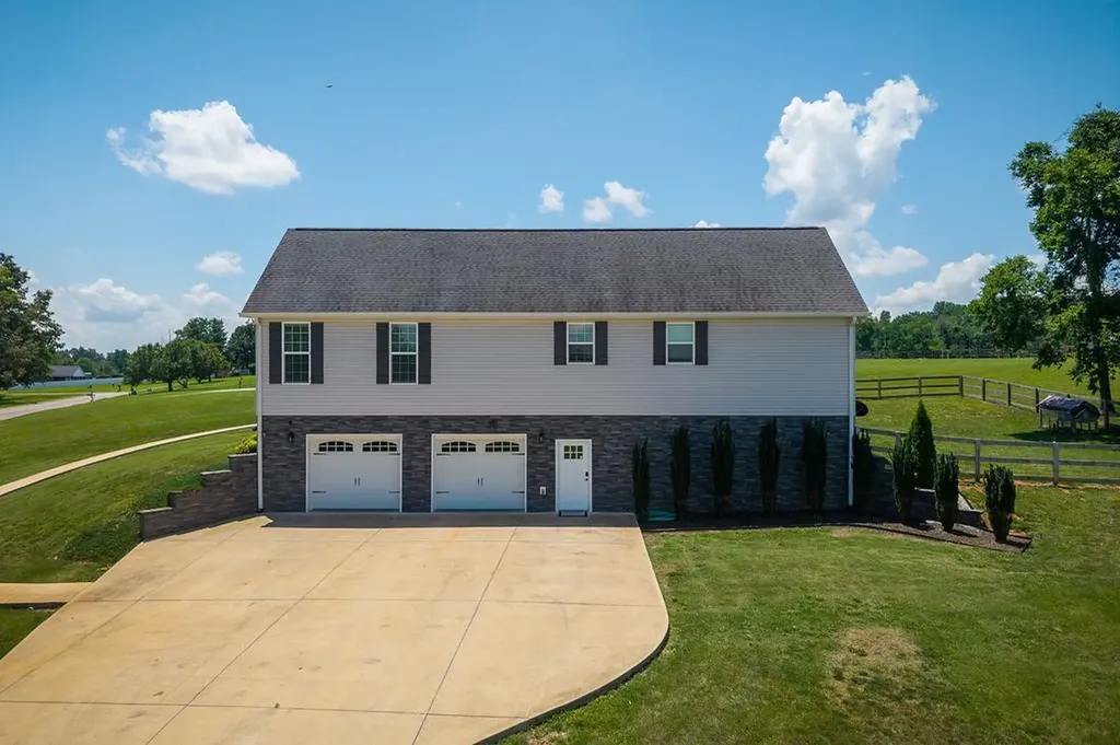 18 Faith Rae Boulevard Morrison TN 37357