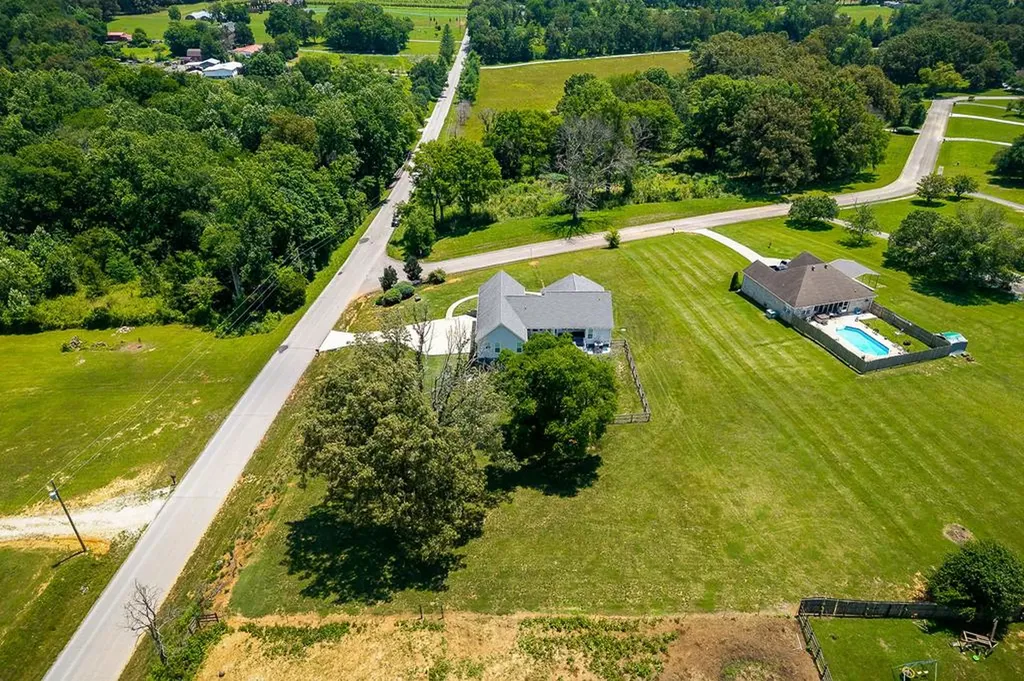 18 Faith Rae Boulevard Morrison TN 37357