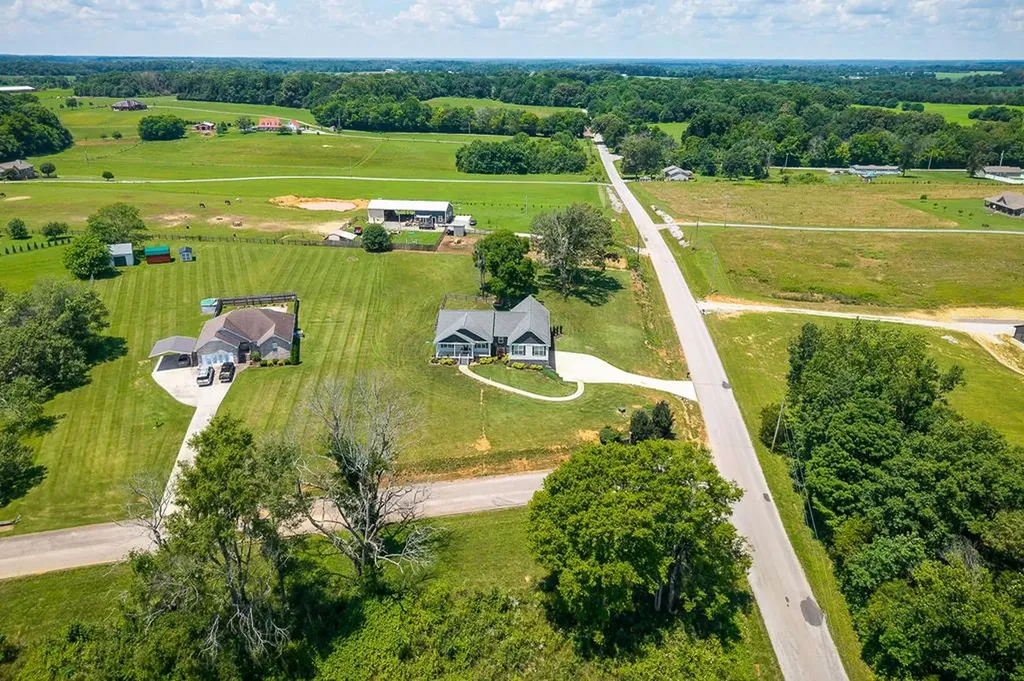 18 Faith Rae Boulevard Morrison TN 37357