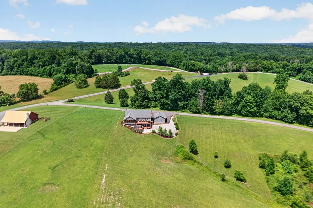 830 Meadowlark Byrdstown TN 38549