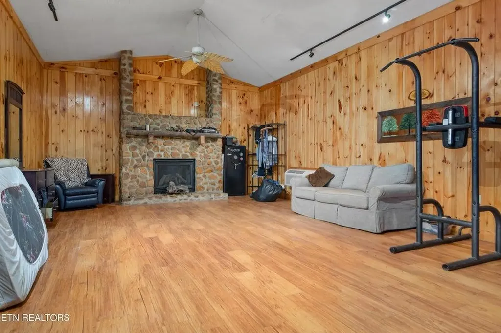 1036 Dye Road Clarkrange TN 38553-5169