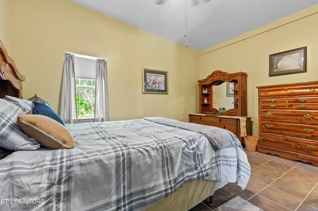 1036 Dye Road Clarkrange TN 38553-5169