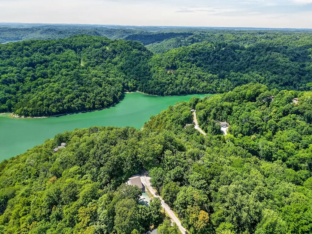 241 Nautilus Point Silver Point TN 38582