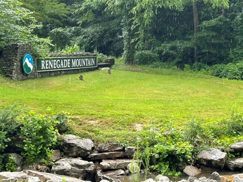 391 Moytoy Crab Orchard TN 37723