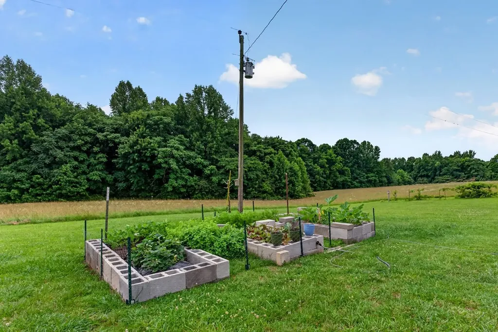 175 Humphrey Road Walling TN 38587
