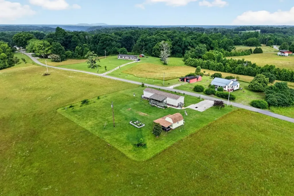 175 Humphrey Road Walling TN 38587
