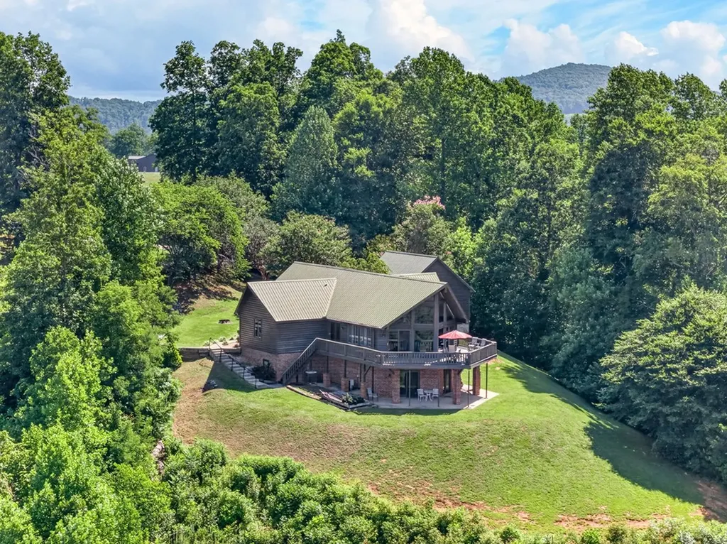 2051 Scenic View Court Byrdstown TN 38549