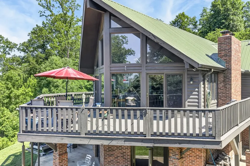 2051 Scenic View Court Byrdstown TN 38549
