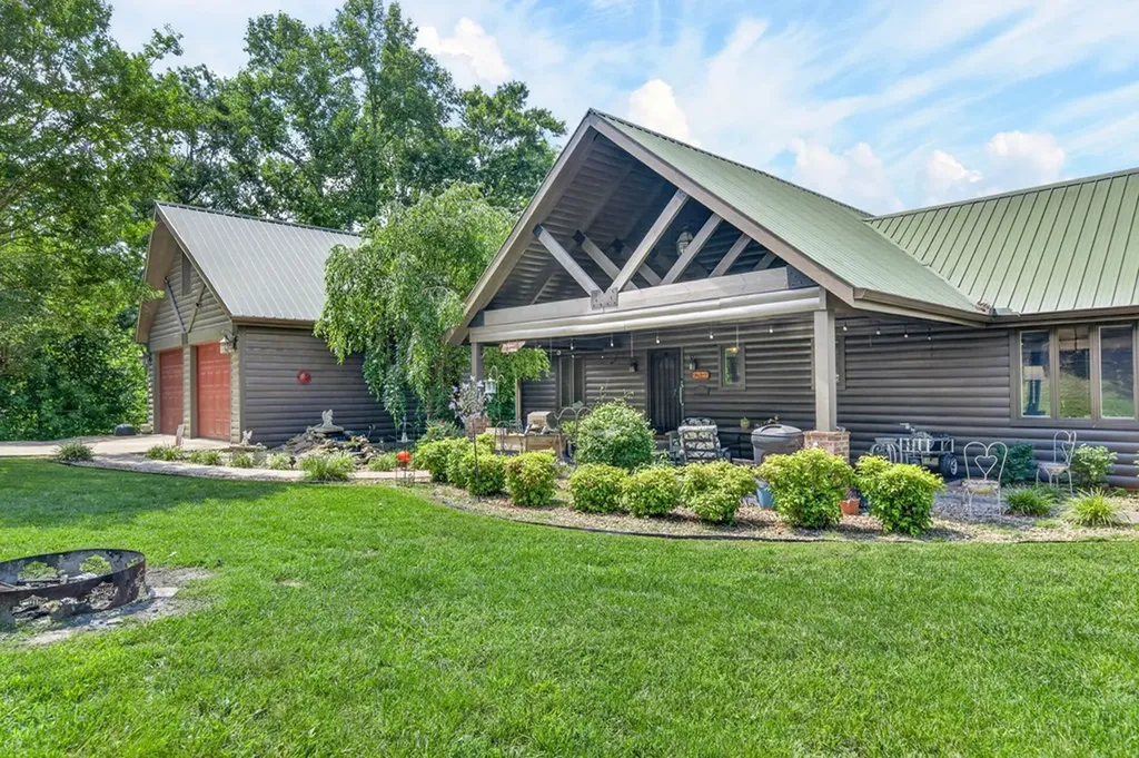 2051 Scenic View Court Byrdstown TN 38549