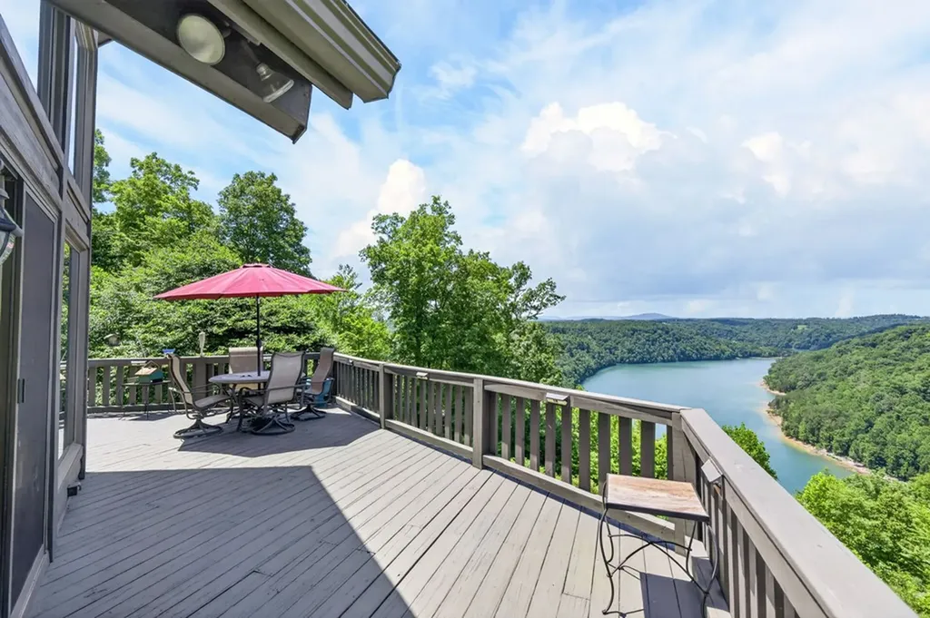 2051 Scenic View Court Byrdstown TN 38549