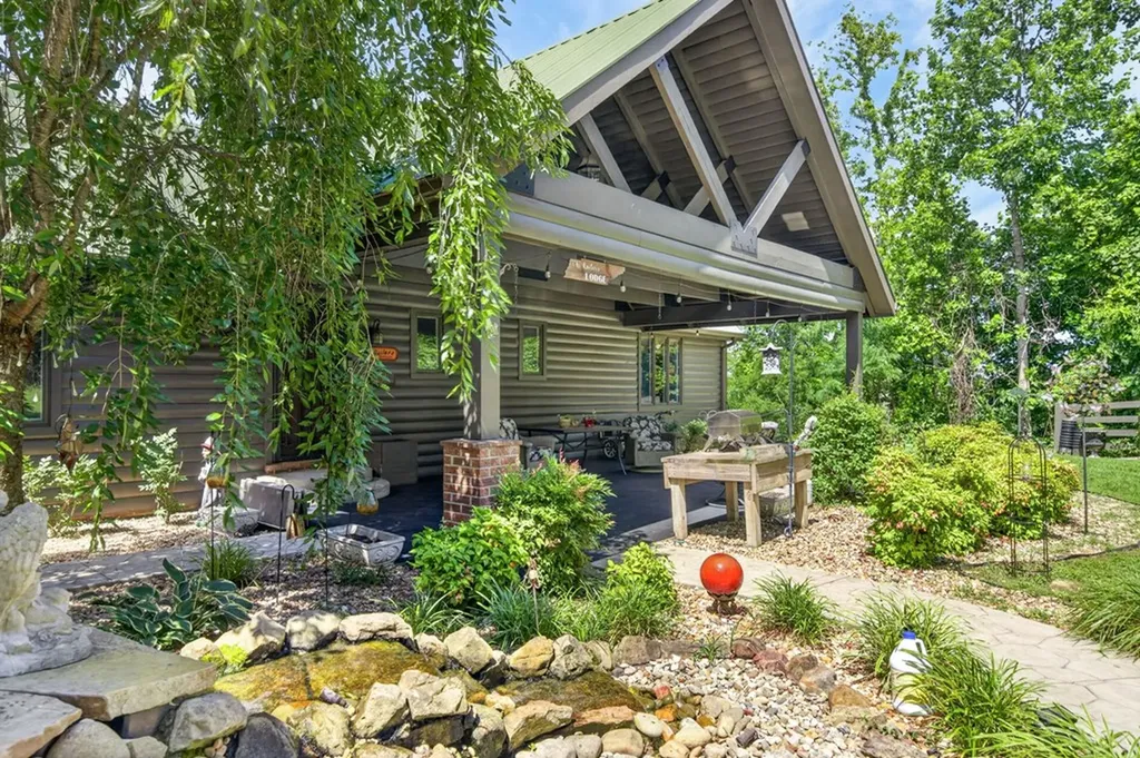 2051 Scenic View Court Byrdstown TN 38549