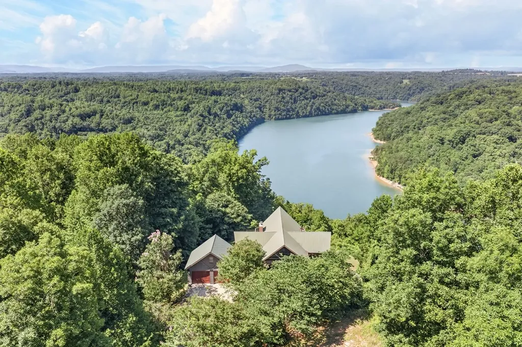 2051 Scenic View Court Byrdstown TN 38549
