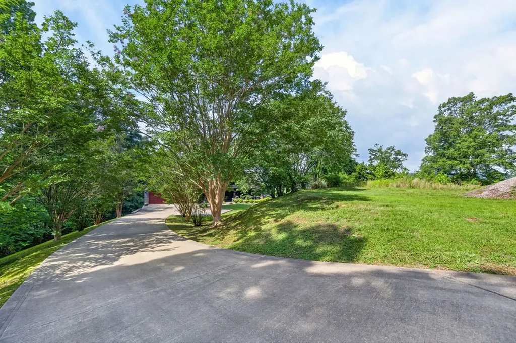 2051 Scenic View Court Byrdstown TN 38549