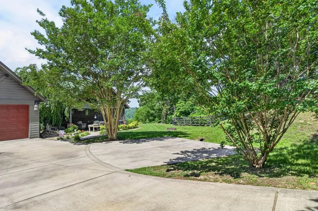 2051 Scenic View Court Byrdstown TN 38549