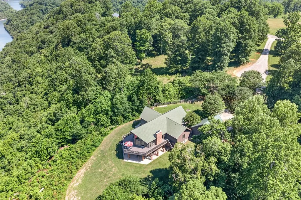 2051 Scenic View Court Byrdstown TN 38549