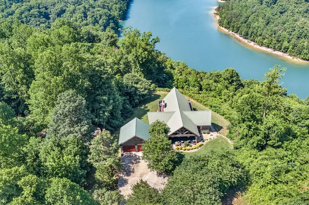 2051 Scenic View Court Byrdstown TN 38549