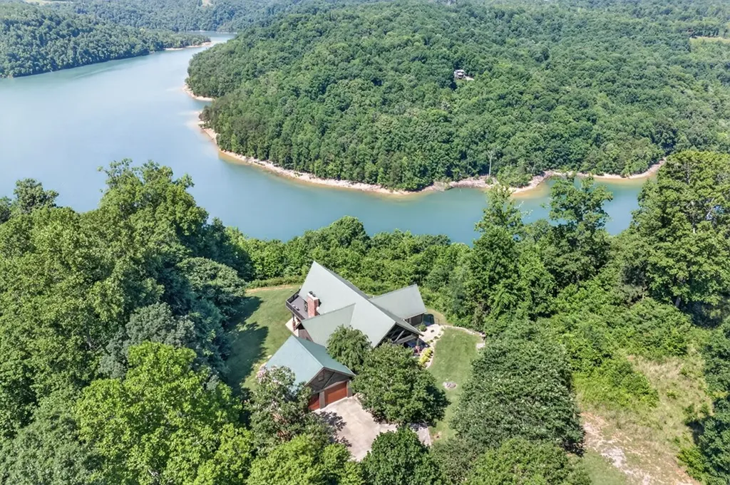 2051 Scenic View Court Byrdstown TN 38549