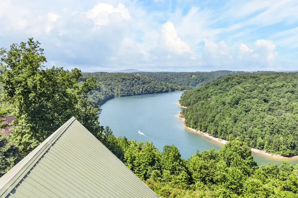 2051 Scenic View Court Byrdstown TN 38549