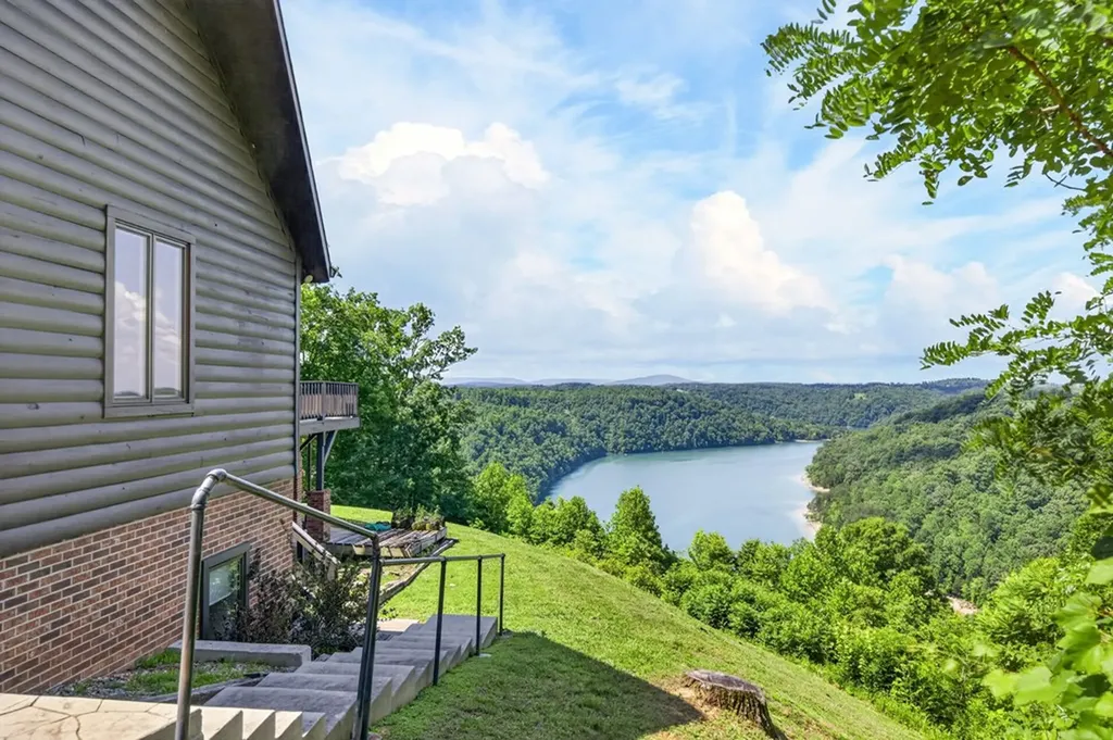 2051 Scenic View Court Byrdstown TN 38549