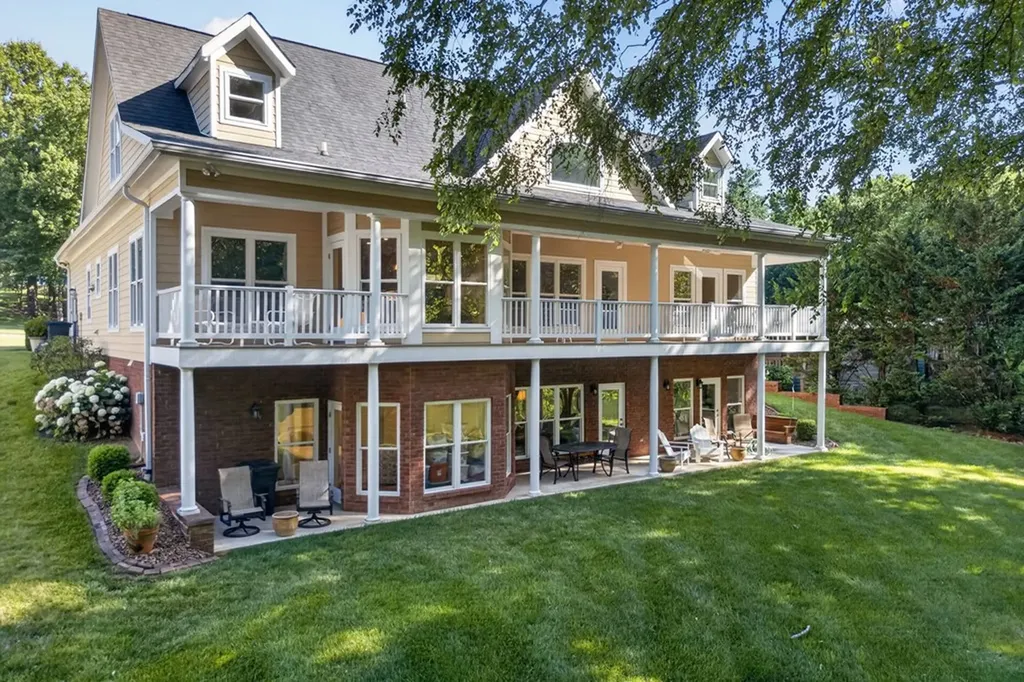 415 River Oaks Drive Sparta TN 38583