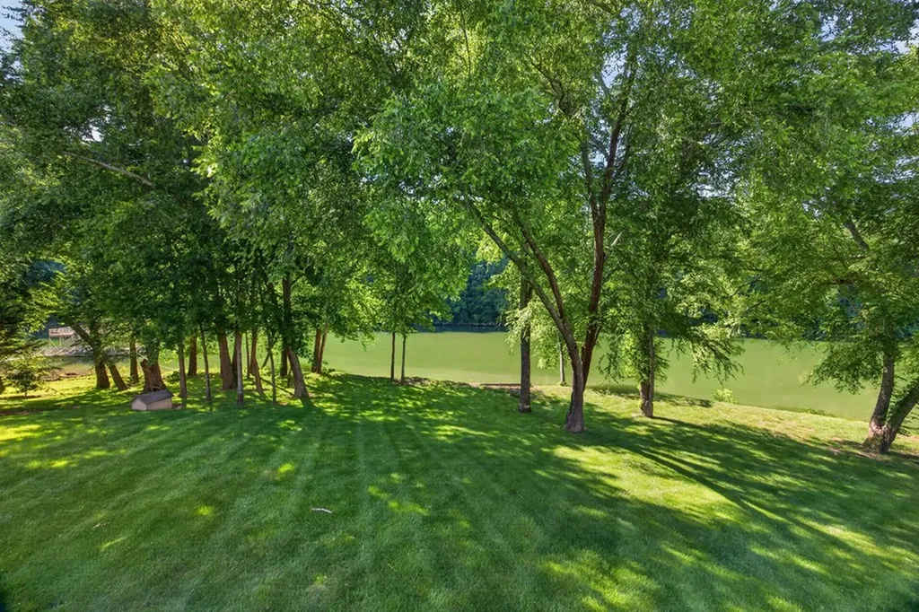 415 River Oaks Drive Sparta TN 38583