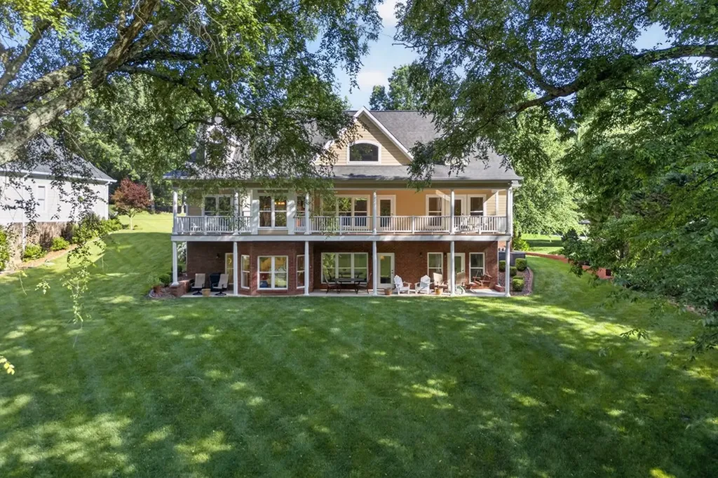 415 River Oaks Drive Sparta TN 38583