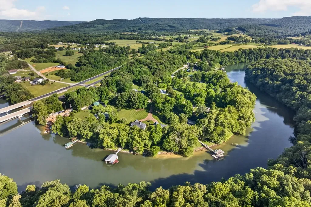 415 River Oaks Drive Sparta TN 38583