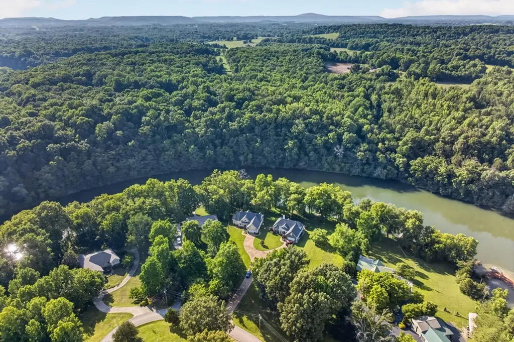415 River Oaks Drive Sparta TN 38583