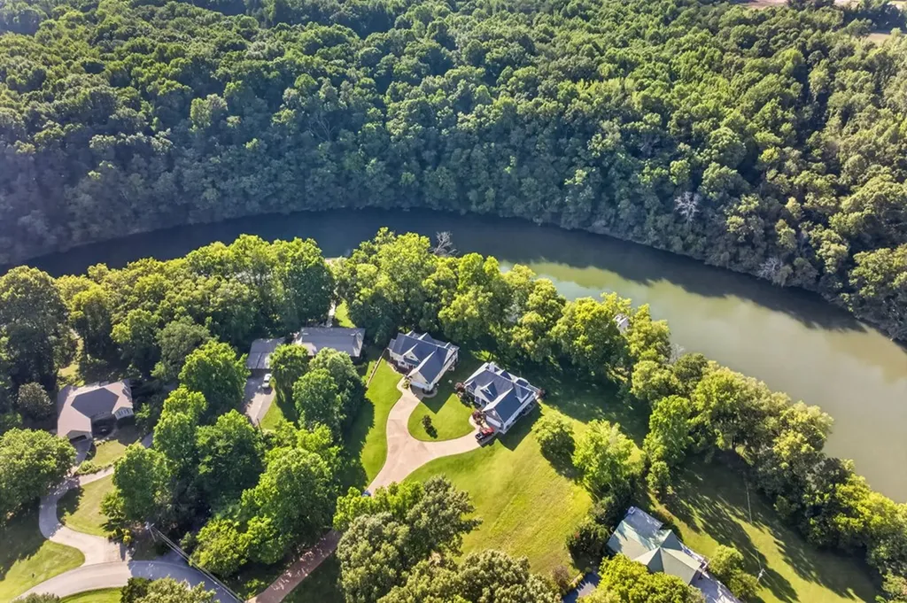 415 River Oaks Drive Sparta TN 38583