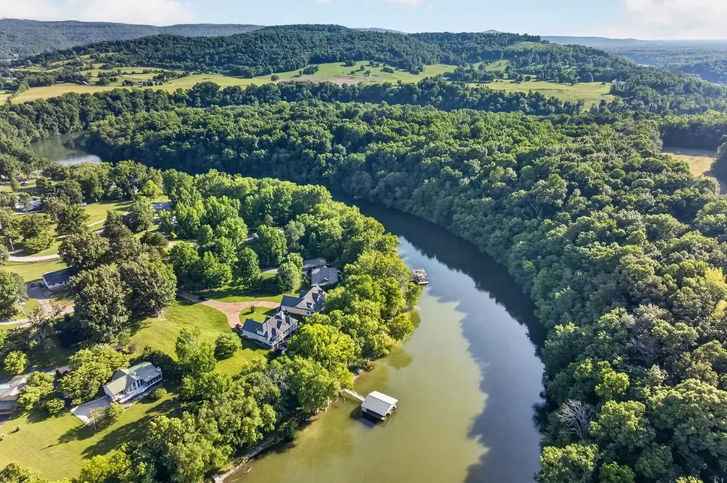 415 River Oaks Drive Sparta TN 38583