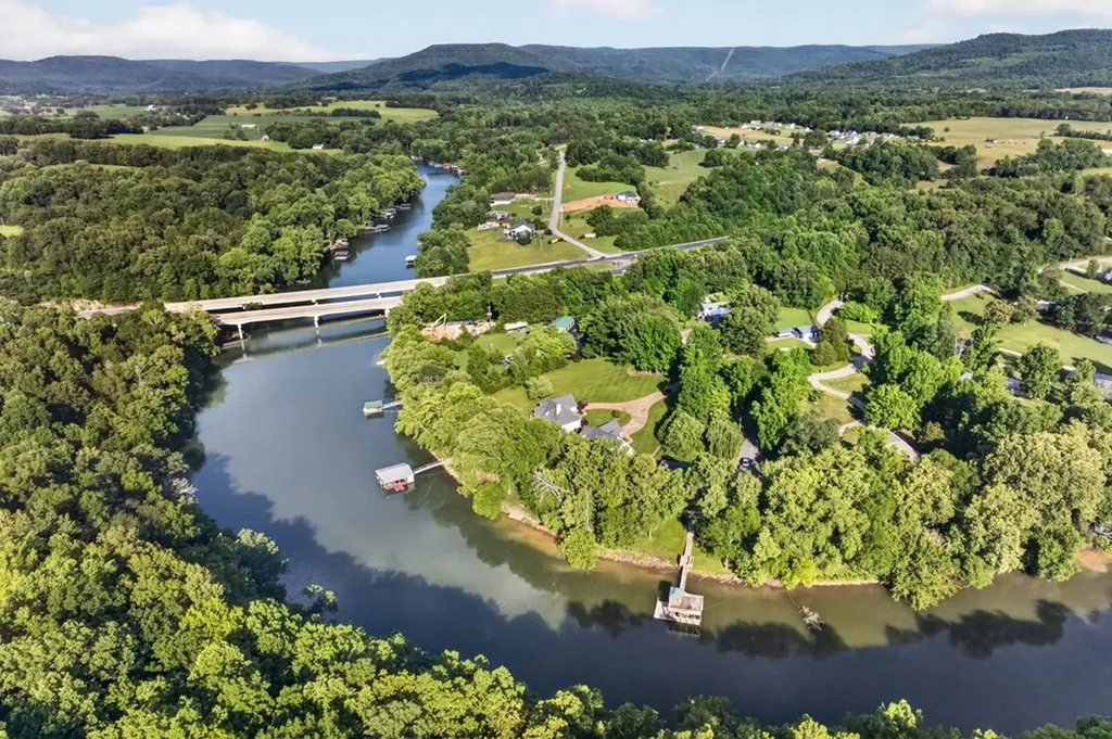 415 River Oaks Drive Sparta TN 38583