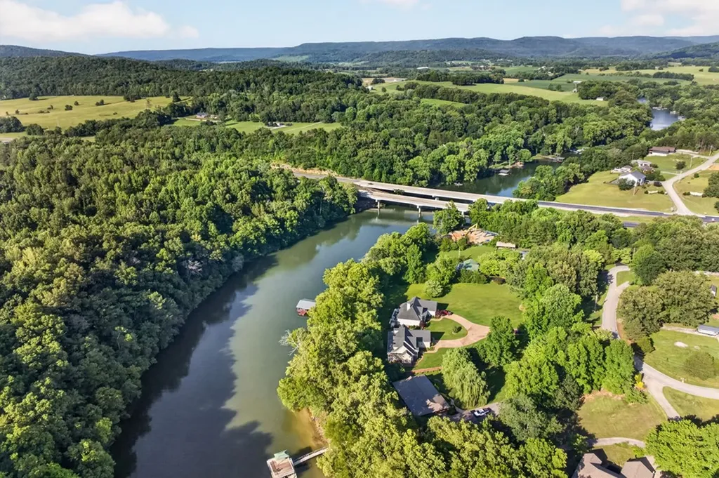 415 River Oaks Drive Sparta TN 38583