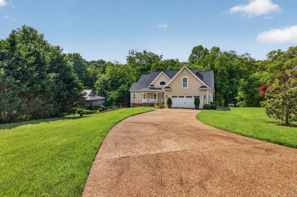 415 River Oaks Drive Sparta TN 38583
