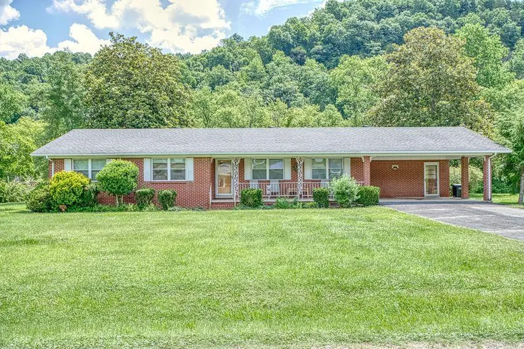 221 Obey Drive Celina TN 38551