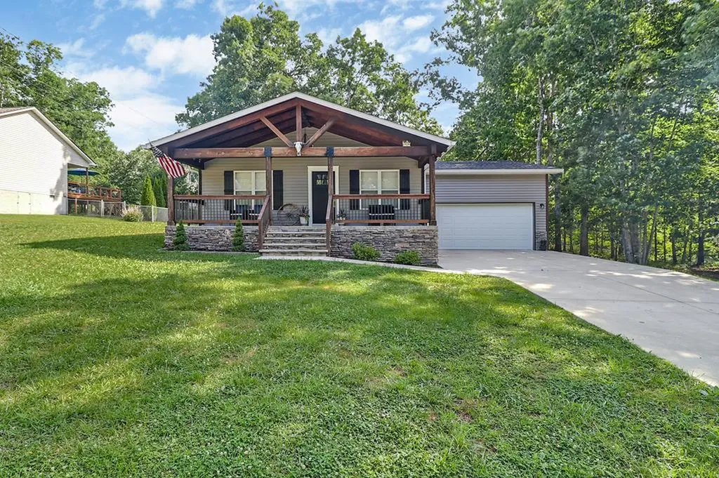 1004 Tia Lane Crossville TN 38572