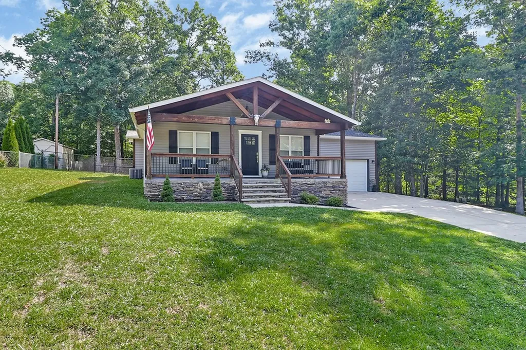 1004 Tia Lane Crossville TN 38572