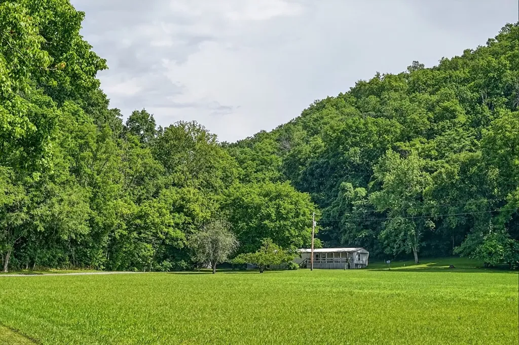 278 Aaron Pennington Lane Celina TN 38551