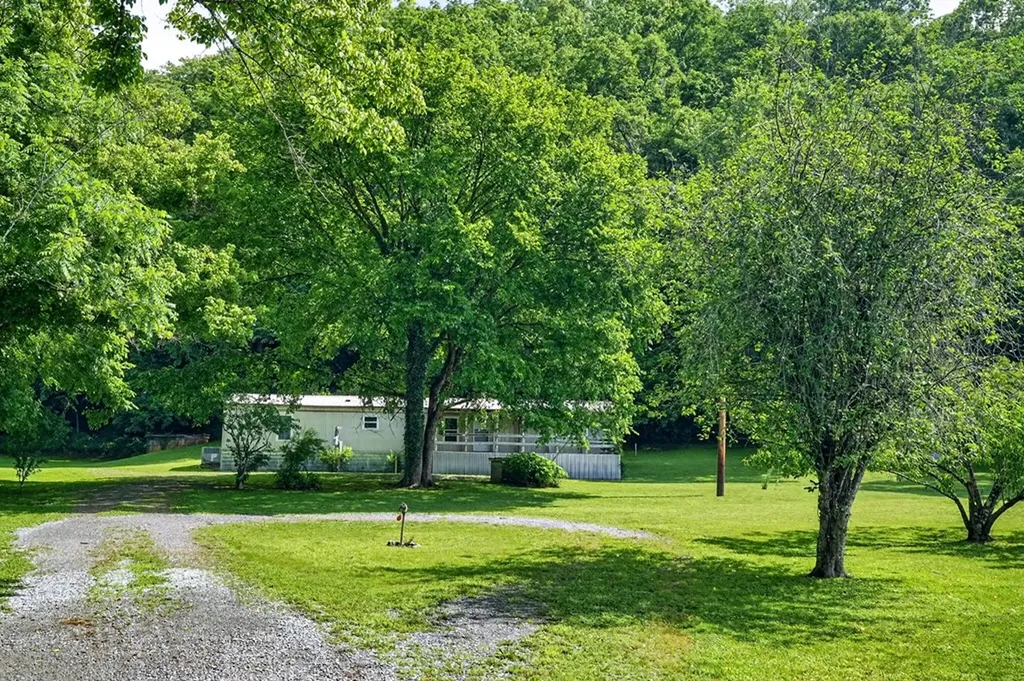 278 Aaron Pennington Lane Celina TN 38551